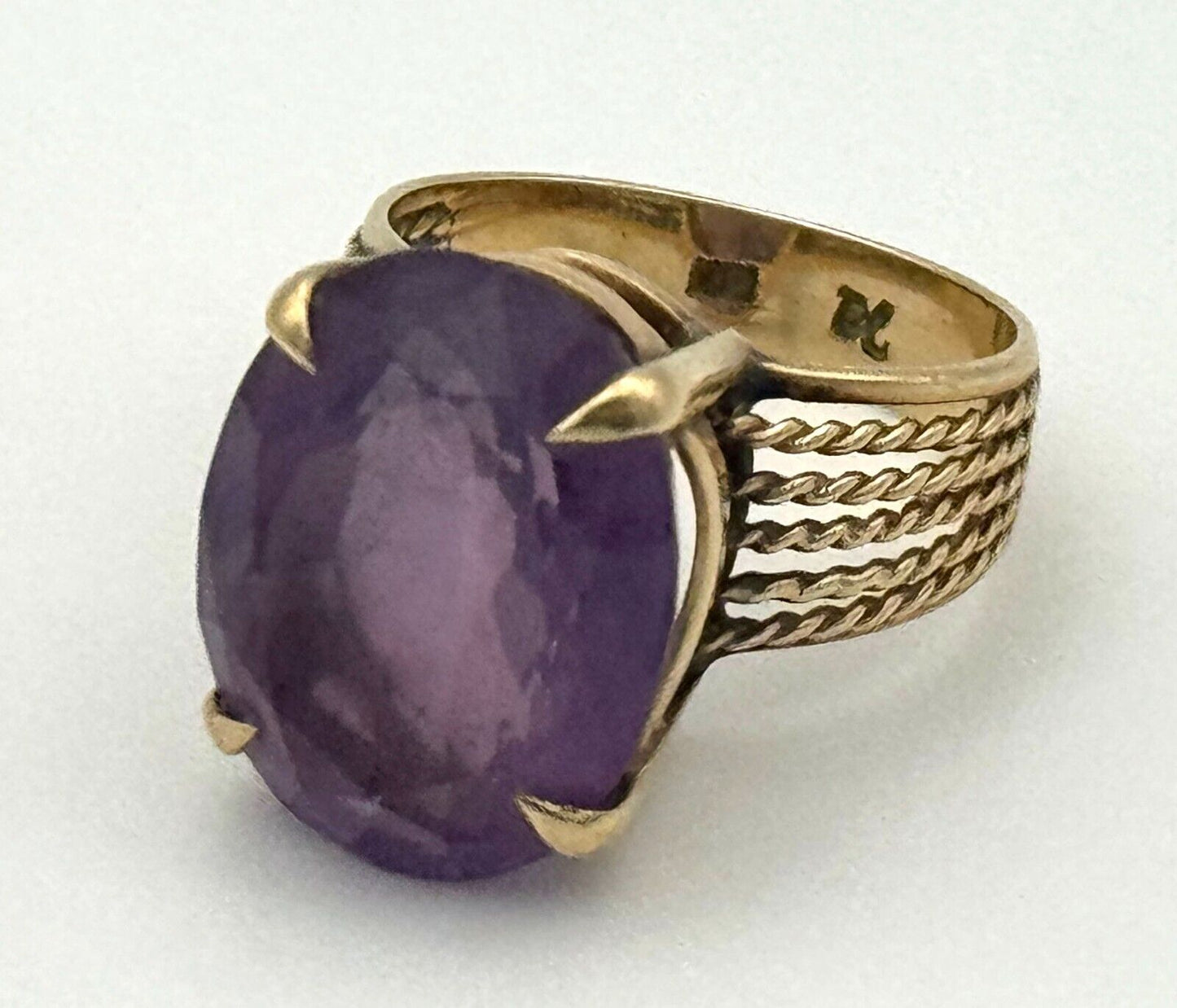 Vtg 14k Yellow Gold Ring Sz 7 w. Filigree & 1x Lg Amethyst Approx. 8.61 ct (TuC)