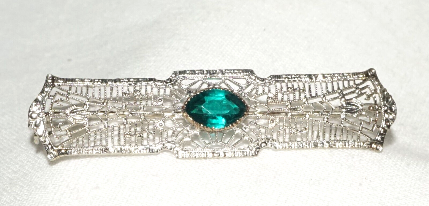 Art Deco 14k White Gold Filigree Bar Pin w. 1x Emerald Accent (KoS) L20