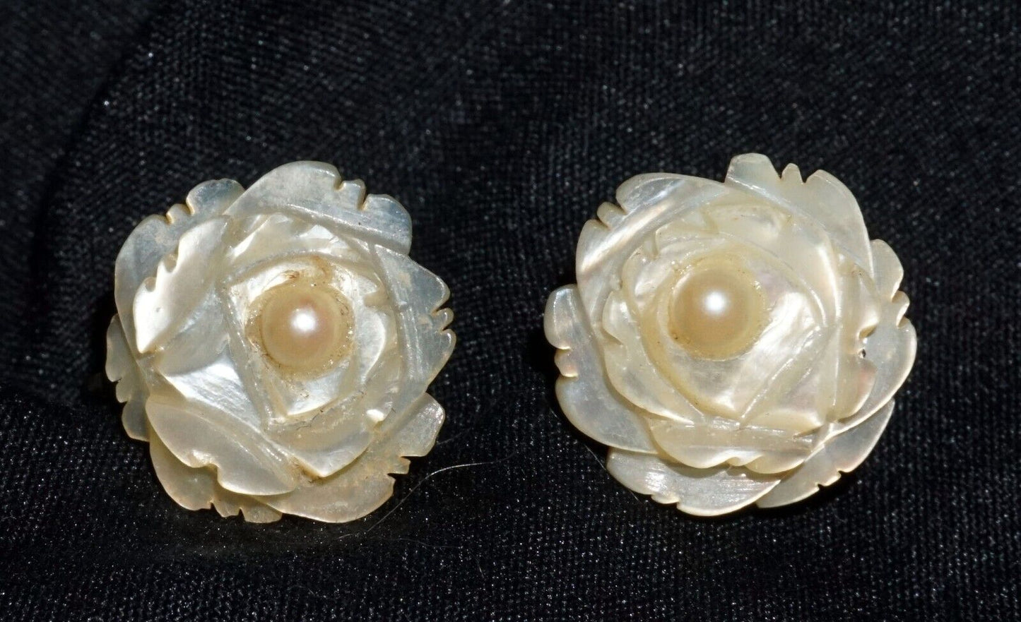 Vintage Silver set Mother of Pearl Flower Motif Screw Back Earrings (JoD)