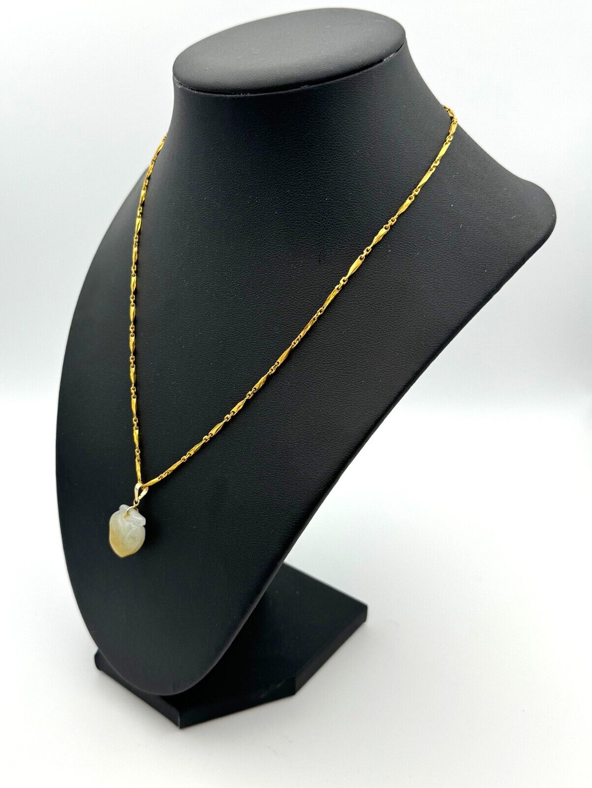 Vintage 14k Yellow Gold Necklace 17.5 inches w Jadeite Peach Pendant (HoJ)