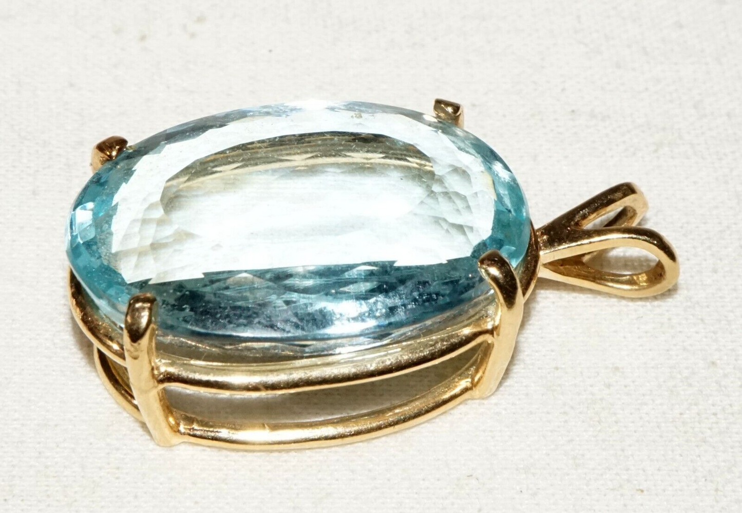 Vintage 14k Yellow Pendant set w. 1x Large Pale Blue Topaz Gemstone (GoB)#13c