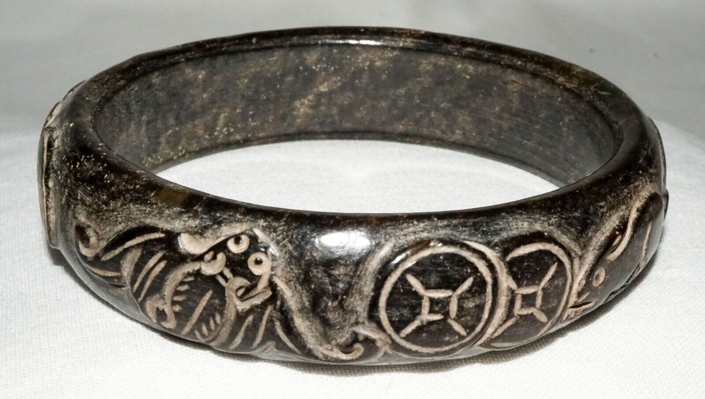 Vintager Chinese Steatite Relief Coin & Bat & Rabbit Bangle Bracelet (LeS) B45