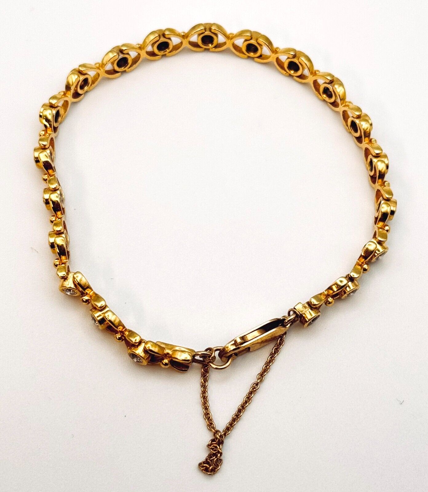 18k Yellow Gold Interlocking Design Bracelet w 20 Diamonds Total 1.2 Ct. (NeW)