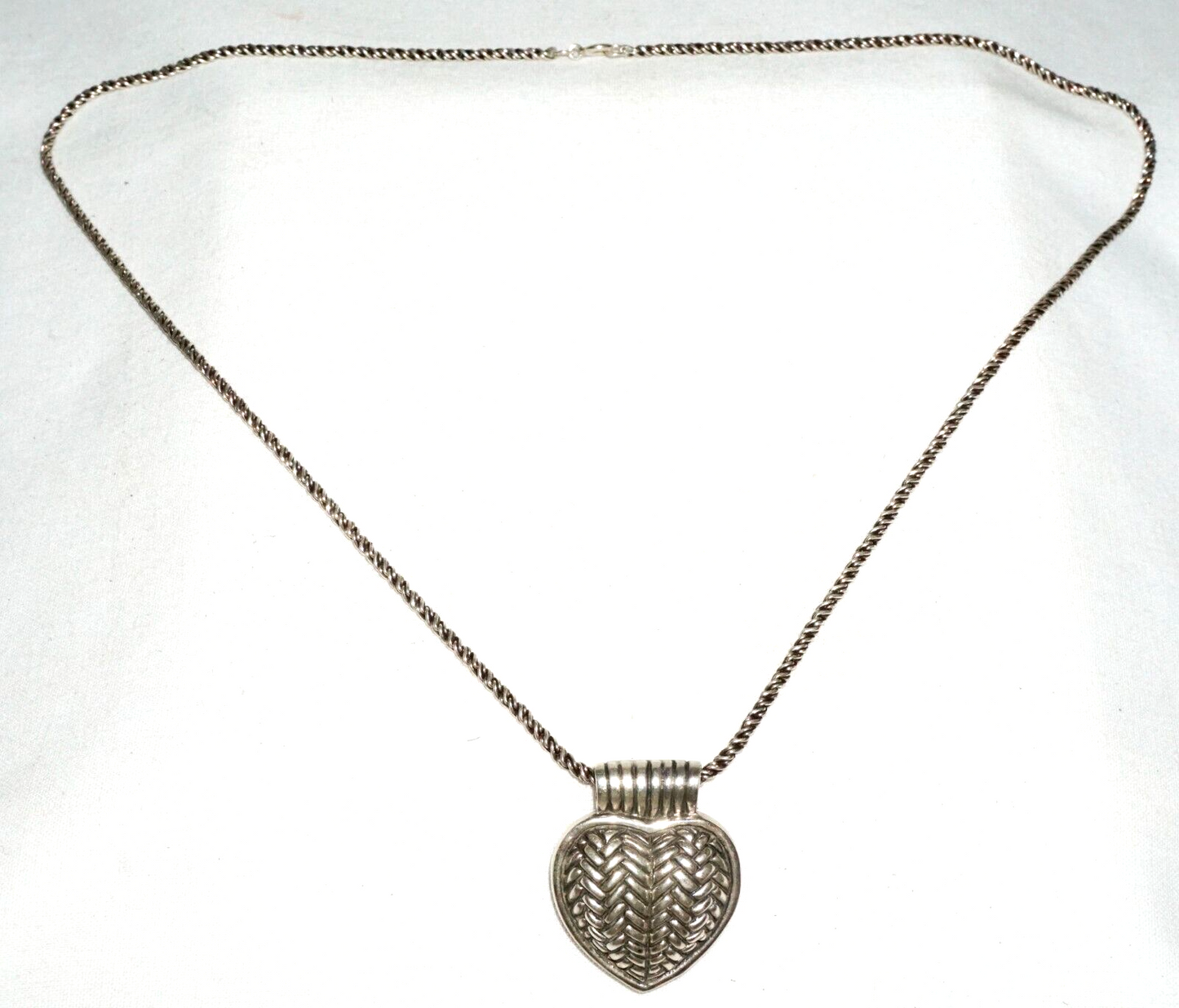 Vintage Sterling Silver Twisted Rope Design Necklace w. Heart Pendant (---)