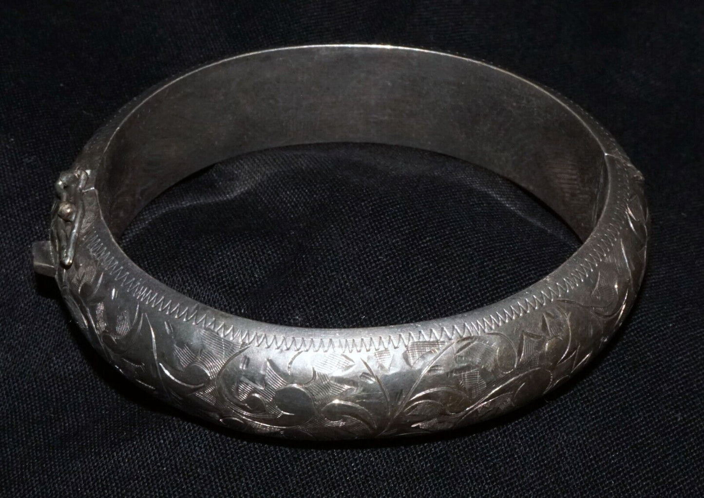 Vintage Japanese 950 Silver Hinged Bangle Bracelets Incised Scroll Motifs (WoJ)