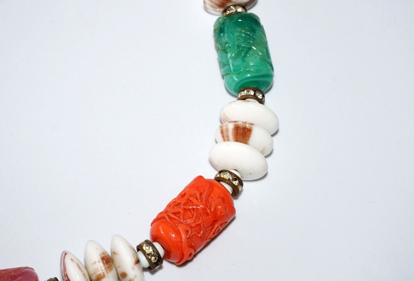 Chinese Style Dragon Motif Glass Bead Choker Necklace w. Shell Accents (Mit)