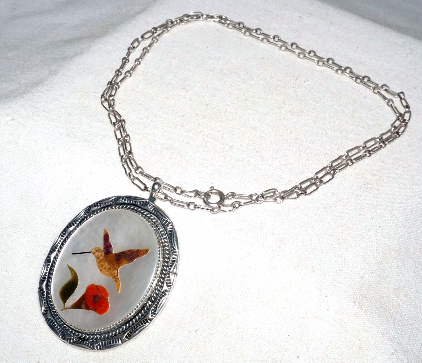 Vintage S.W. US Sterling Silver Necklace MoP & Humming Bird Inlay Pendant (BeM)
