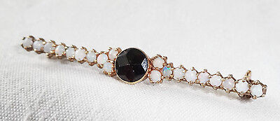 1900 EDWARDIAN UNMARKED YELLOW GOLD BAR PIN w. GARNET & WHITE OPALS (Le)