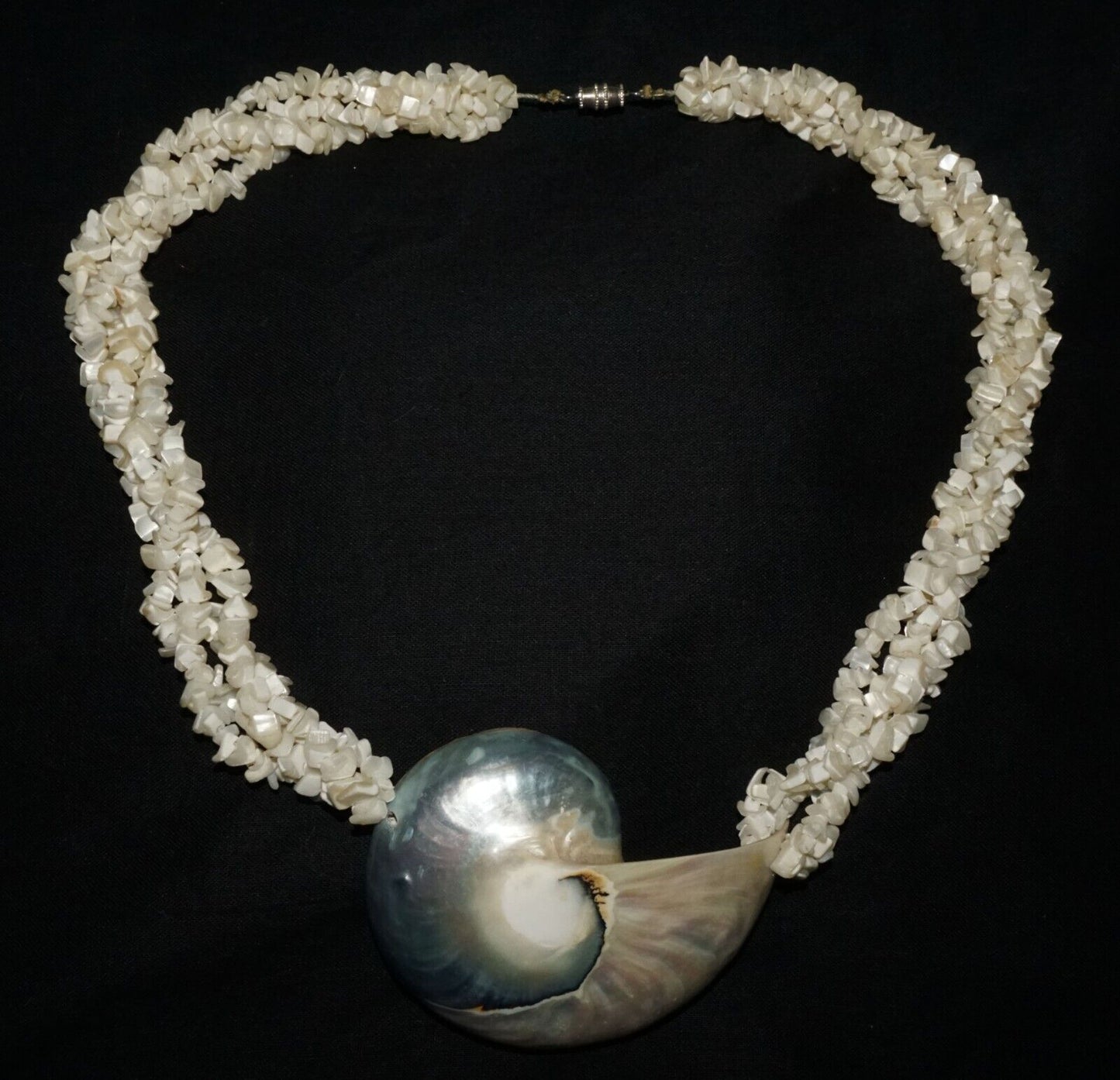Vintage Shell Bead Necklace & Attractive Shell Pendant w. Screw Clasp (ShI)
