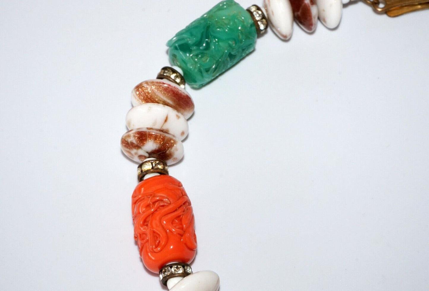 Chinese Style Dragon Motif Glass Bead Choker Necklace w. Shell Accents (Mit)