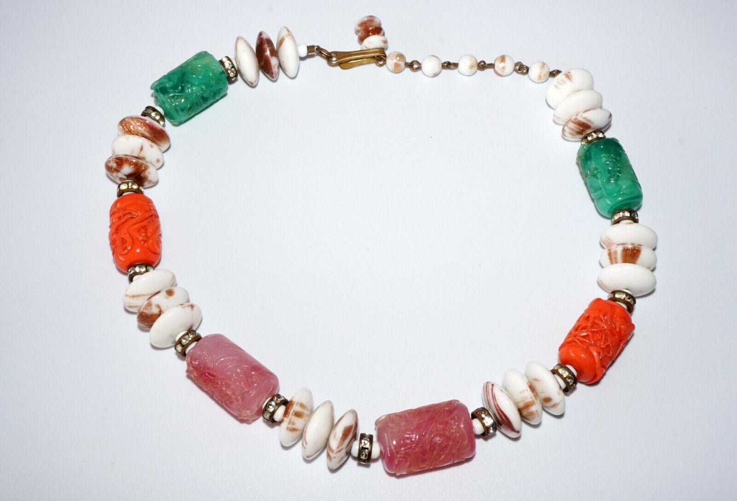 Chinese Style Dragon Motif Glass Bead Choker Necklace w. Shell Accents (Mit)
