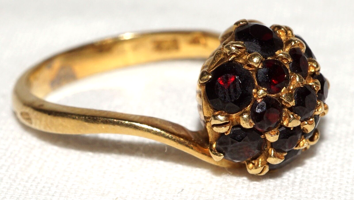 18Kt Yellow Gold Prong Set Round Garnet Cluster Dome Ring Sz.7.5 (WtG)