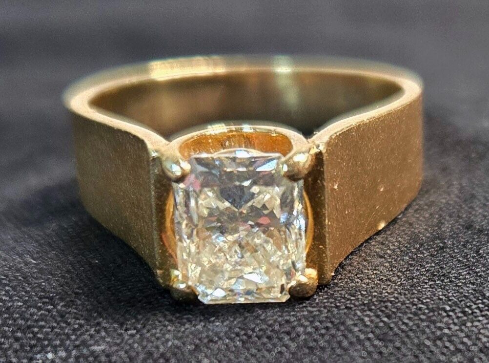 Vtg. 14k Y. Gold Ring Sz 8.5 w Prong Set Rectangular Cut 1.75 Ct Diamond (MeK)