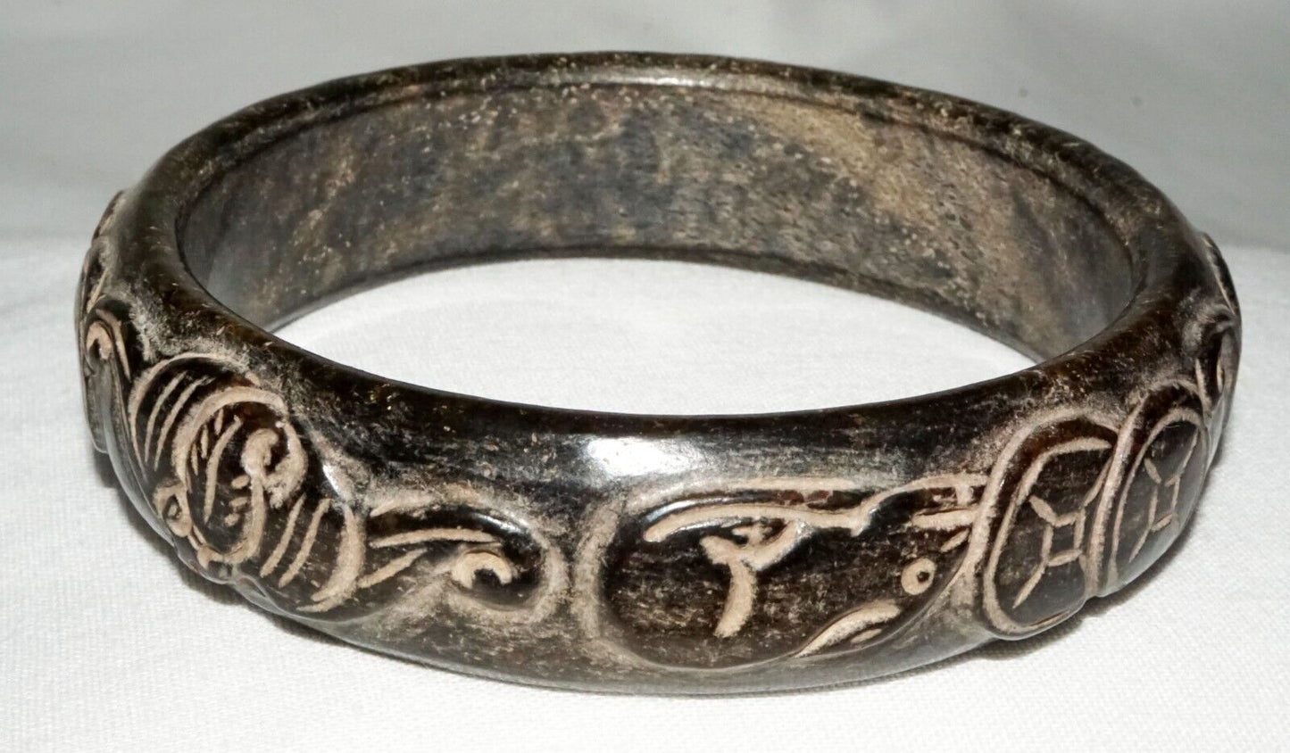 Vintager Chinese Steatite Relief Coin & Bat & Rabbit Bangle Bracelet (LeS) B45