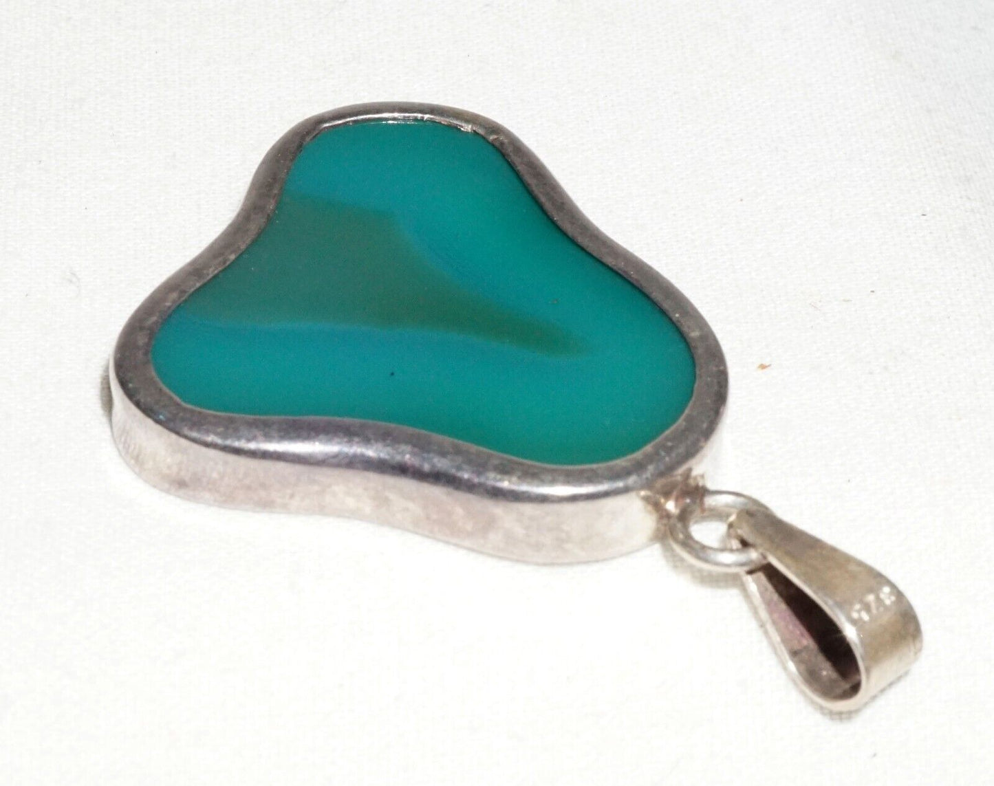 Vintage Sterling Silver Pendant w. Green Semi Translucent Stone Accent (***)