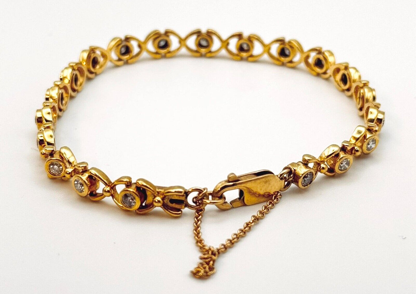 18k Yellow Gold Interlocking Design Bracelet w 20 Diamonds Total 1.2 Ct. (NeW)