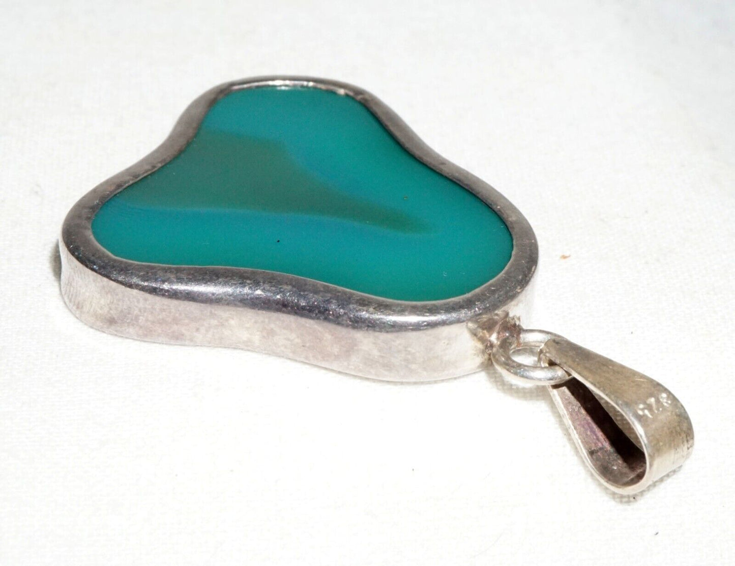 Vintage Sterling Silver Pendant w. Green Semi Translucent Stone Accent (***)