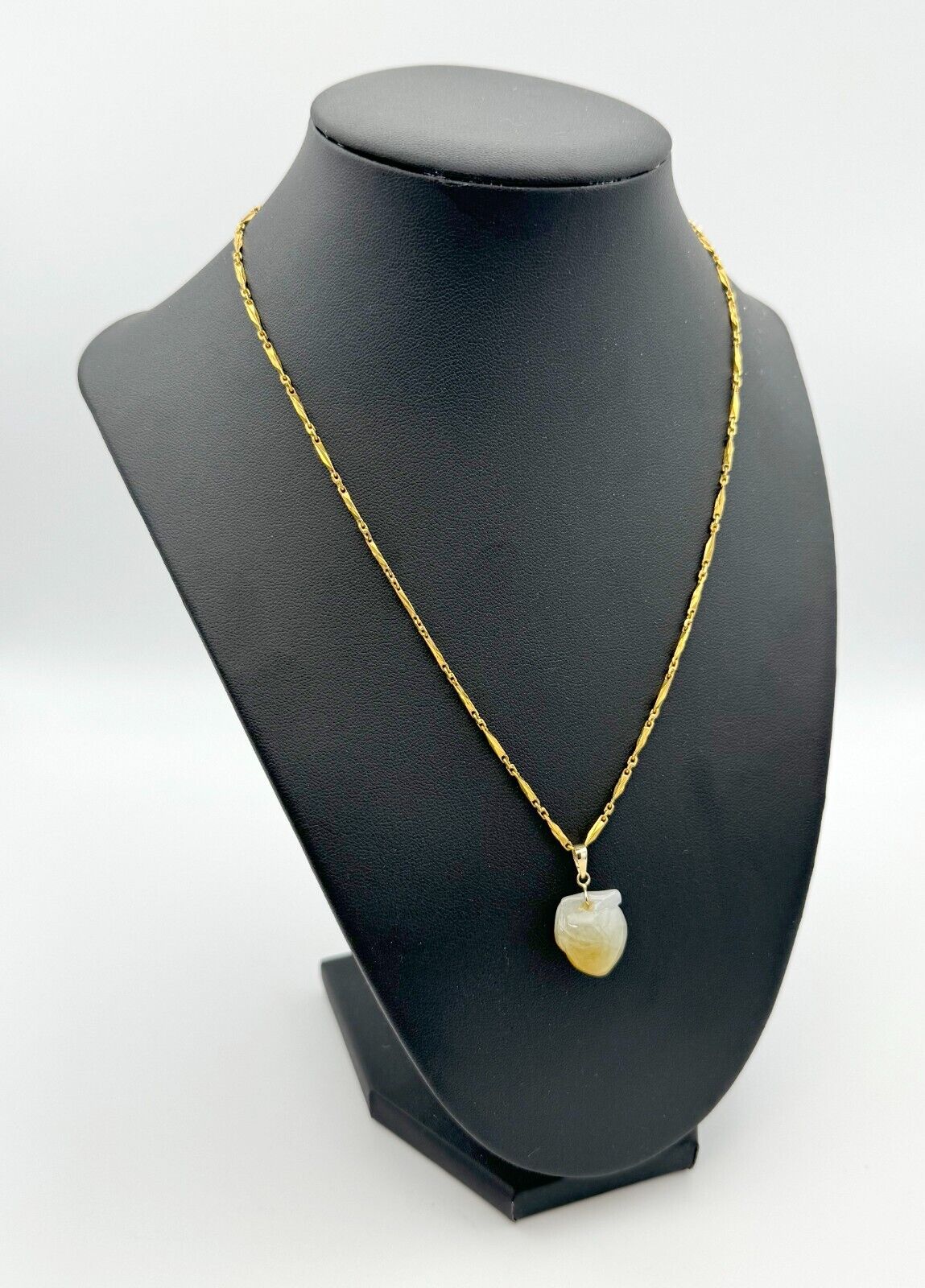 Vintage 14k Yellow Gold Necklace 17.5 inches w Jadeite Peach Pendant (HoJ)