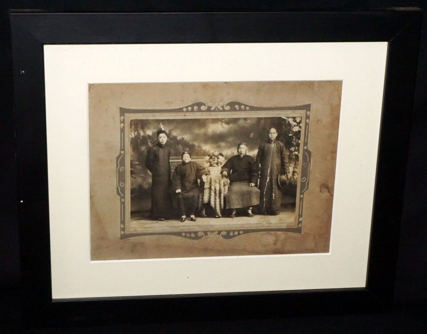 1900 Chinese Framed B&W Photo "Parents & Sons" by unknown maker (Mil)