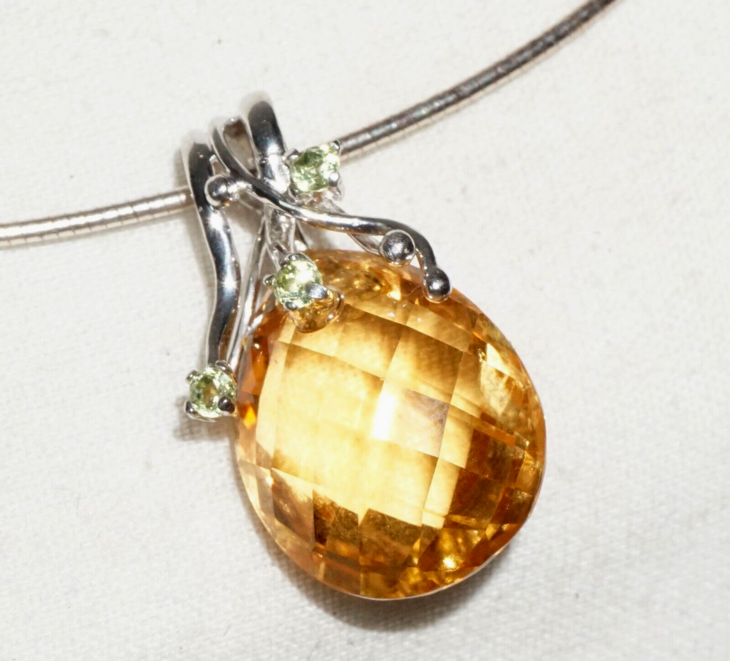 Vintage Sterling Silver Cable Choker Necklace w. Topaz & Peridot Pendant (---)