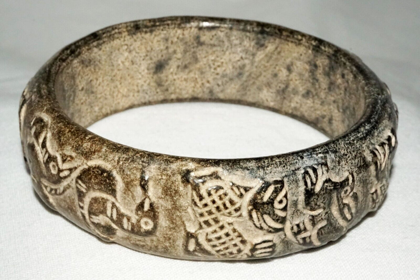 Vtg. Chinese Steatite Archaistic Relief Animal Carved Bangle Bracelet (LeS) B48