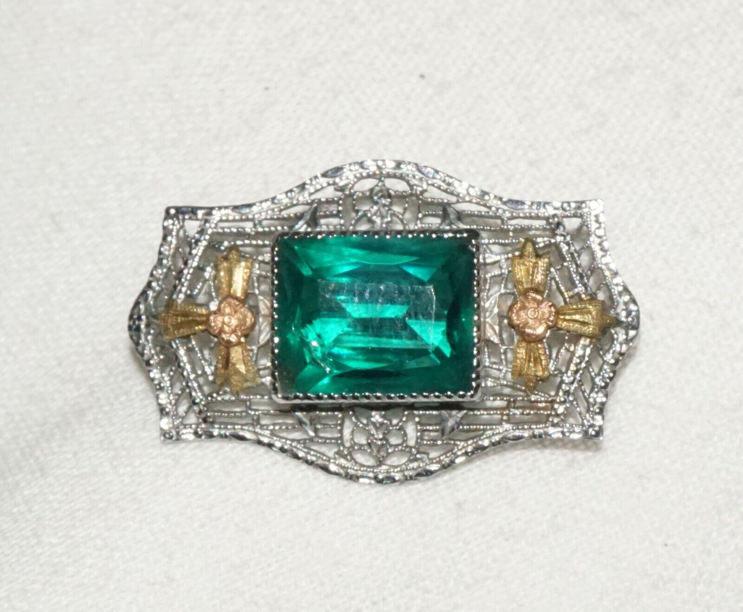 Art Deco 10k White Gold Filigree Mini Brooch w. Green Glass Accent (BeM)#3