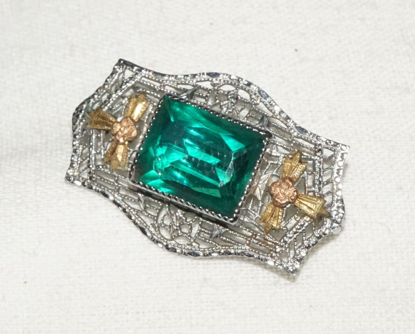 Art Deco 10k White Gold Filigree Mini Brooch w. Green Glass Accent (BeM)#3