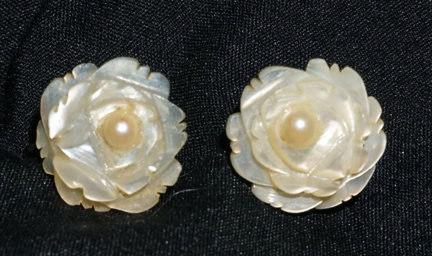 Vintage Silver set Mother of Pearl Flower Motif Screw Back Earrings (JoD)