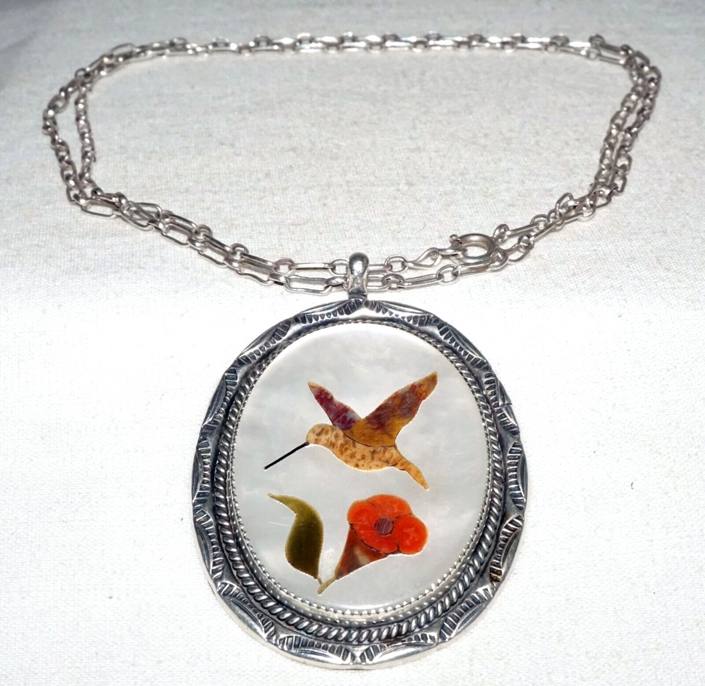 Vintage S.W. US Sterling Silver Necklace MoP & Humming Bird Inlay Pendant (BeM)