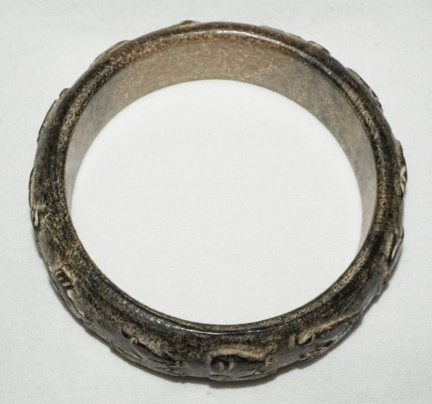 Vtg. Chinese Steatite Archaistic Relief Animal Carved Bangle Bracelet (LeS) B48