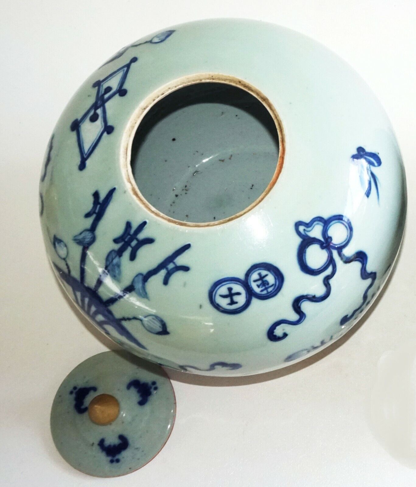 1900 Chinese Ginger Jar w. Blue & White 100 Antiques Motif (AHB)