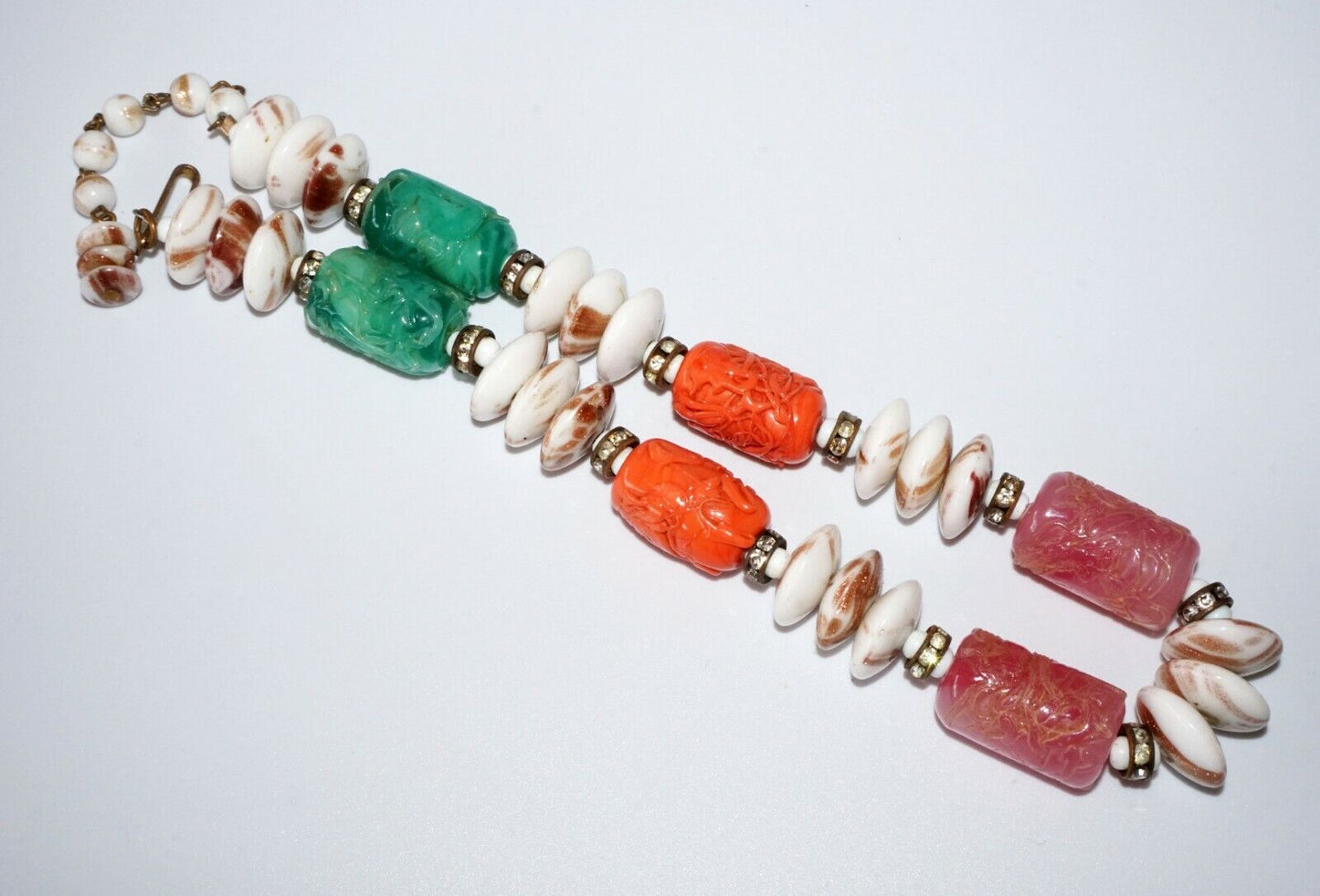 Chinese Style Dragon Motif Glass Bead Choker Necklace w. Shell Accents (Mit)