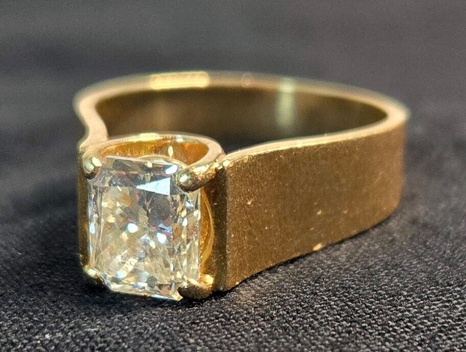 Vtg. 14k Y. Gold Ring Sz 8.5 w Prong Set Rectangular Cut 1.75 Ct Diamond (MeK)