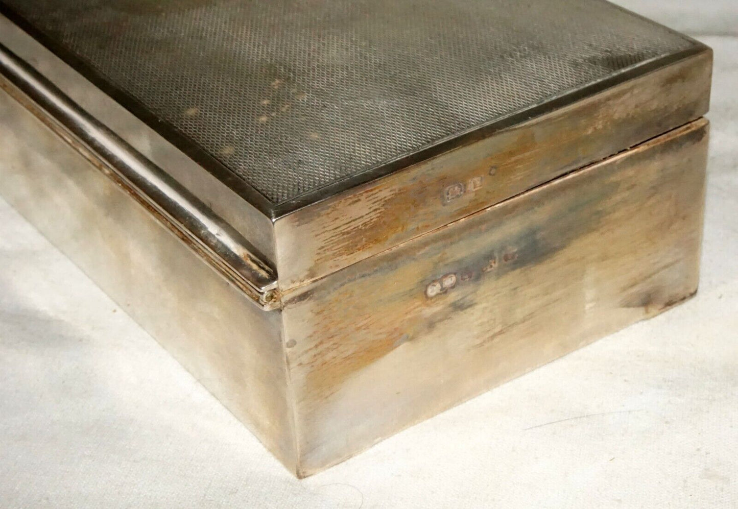 1945 English Wood-lined Sterling Silver Cigarette Box Joseph Gloster Ltd. (UVi)