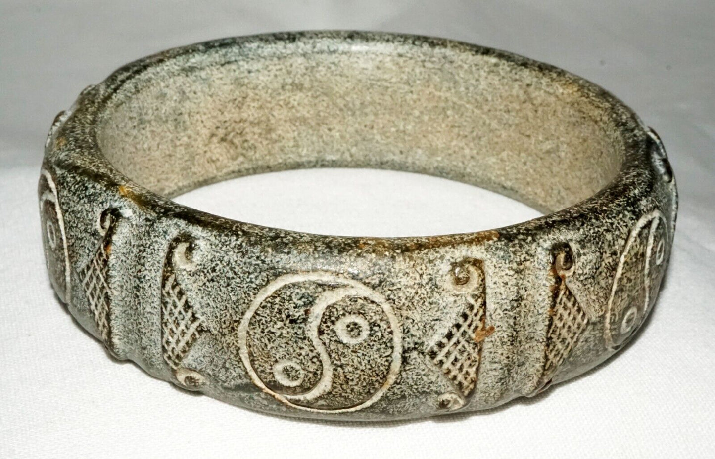 Vtg. Chinese Steatite Relief Yin & Yang Motif Carved Bangle Bracelet (LeS) B47