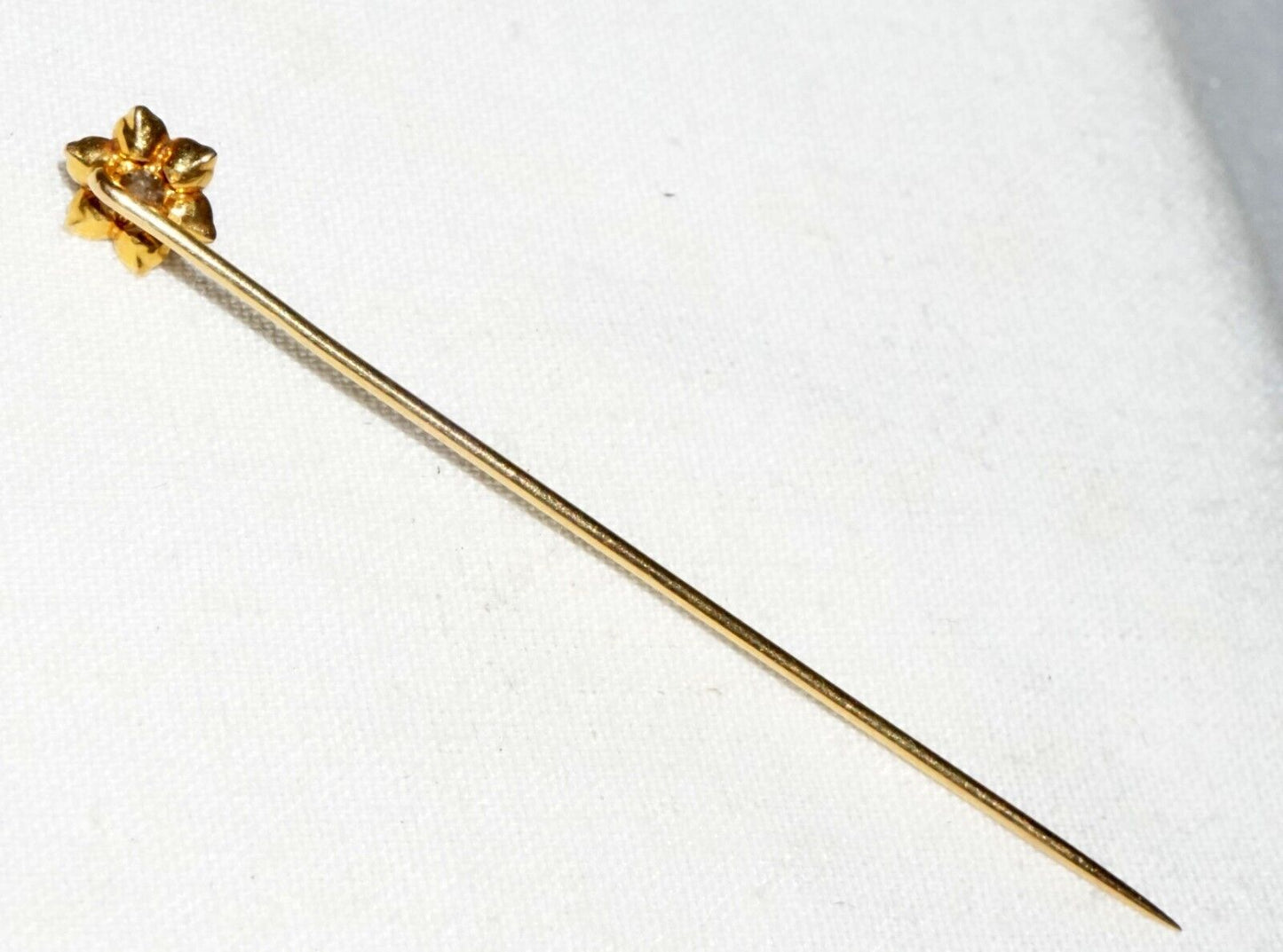 Vintage 14k Yellow Gold Flower Design Stick Pin set w. 1x Diamond Accent (InS)