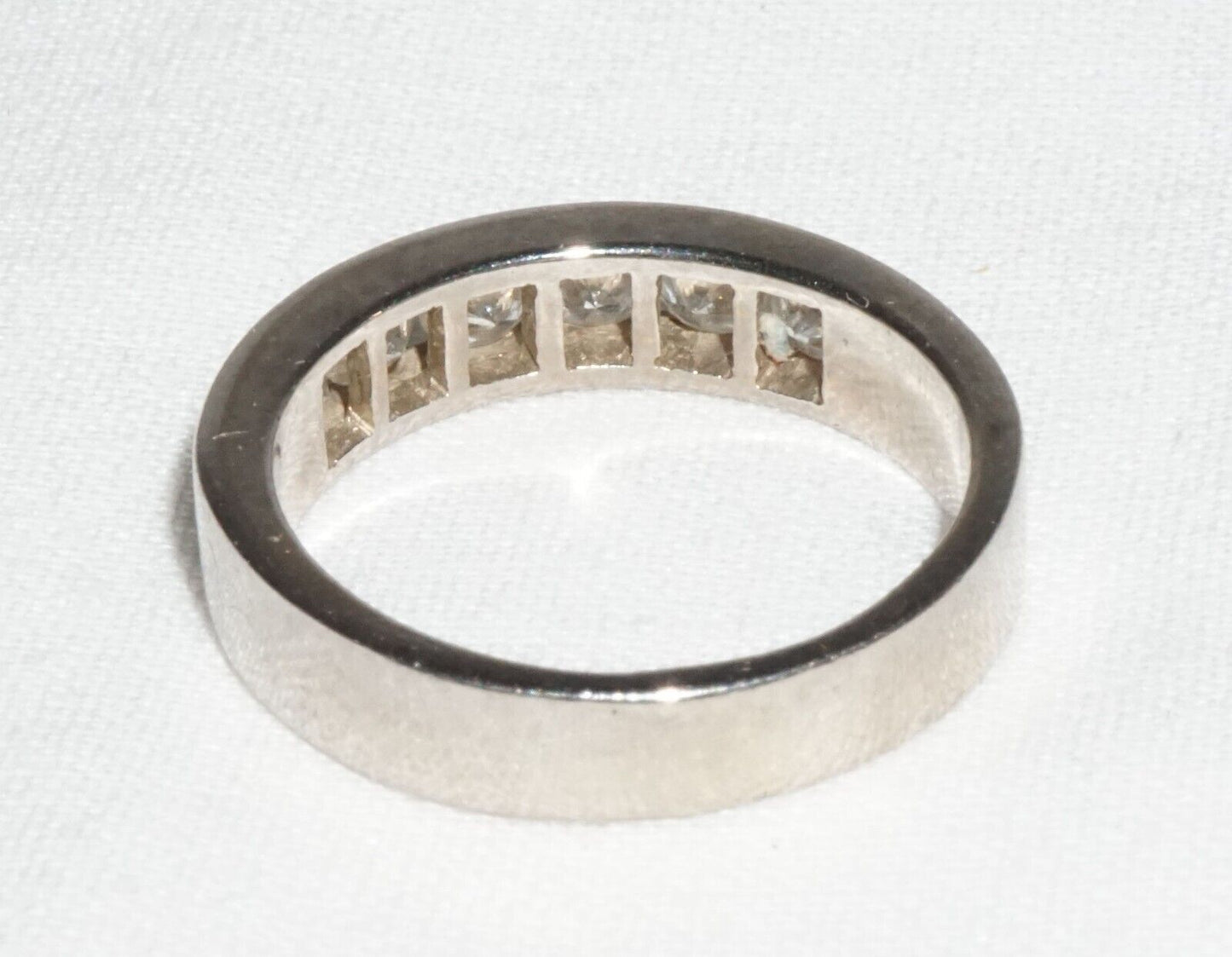 Vintage 14k White Gold Ring Band Sz. 8.5 set w. 6x Diamond Accents (SaR)