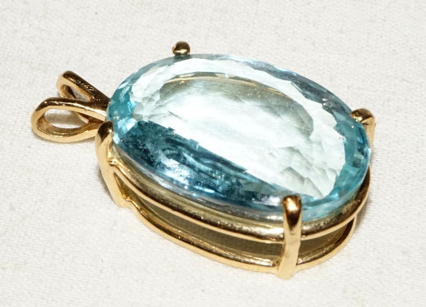 Vintage 14k Yellow Pendant set w. 1x Large Pale Blue Topaz Gemstone (GoB)#13c
