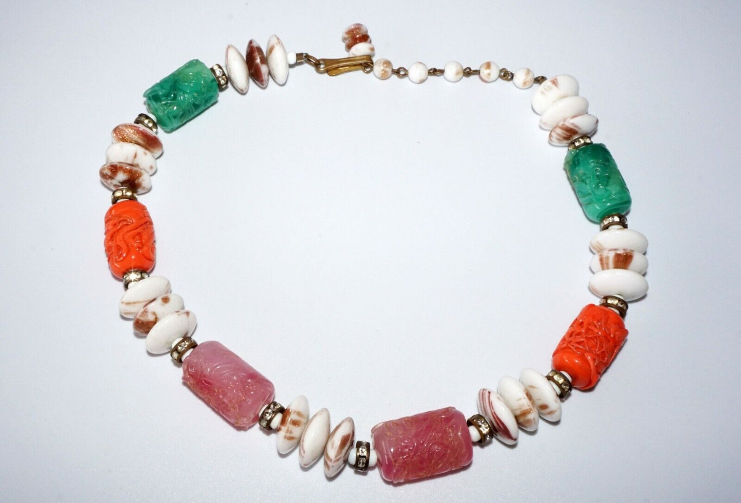 Chinese Style Dragon Motif Glass Bead Choker Necklace w. Shell Accents (Mit)