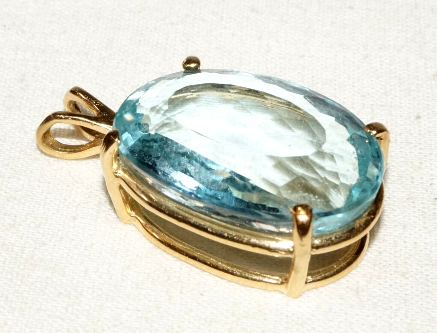 Vintage 14k Yellow Pendant set w. 1x Large Pale Blue Topaz Gemstone (GoB)#13c