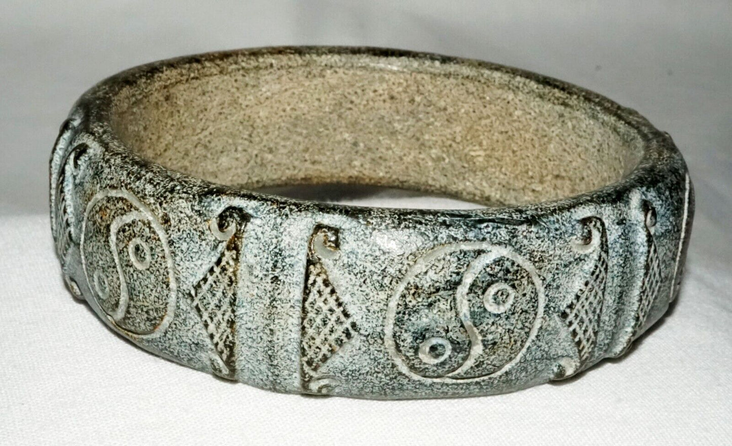 Vtg. Chinese Steatite Relief Yin & Yang Motif Carved Bangle Bracelet (LeS) B47