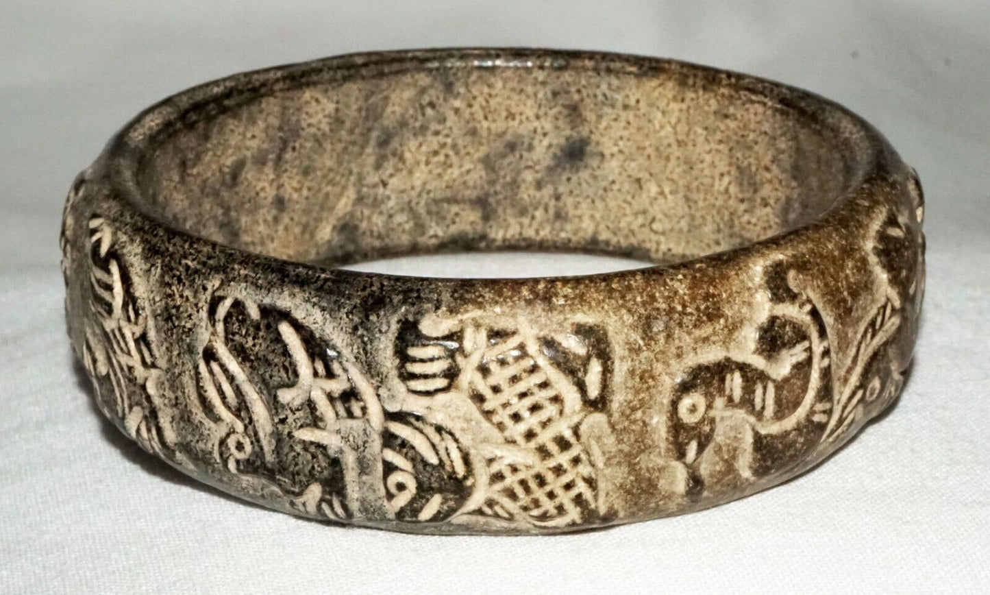 Vtg. Chinese Steatite Archaistic Relief Animal Carved Bangle Bracelet (LeS) B48