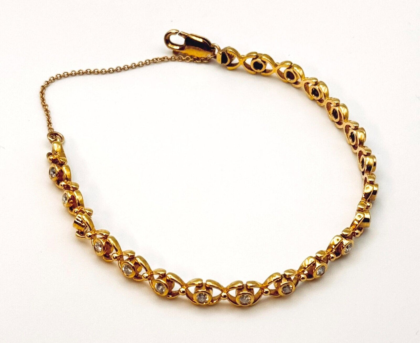 18k Yellow Gold Interlocking Design Bracelet w 20 Diamonds Total 1.2 Ct. (NeW)