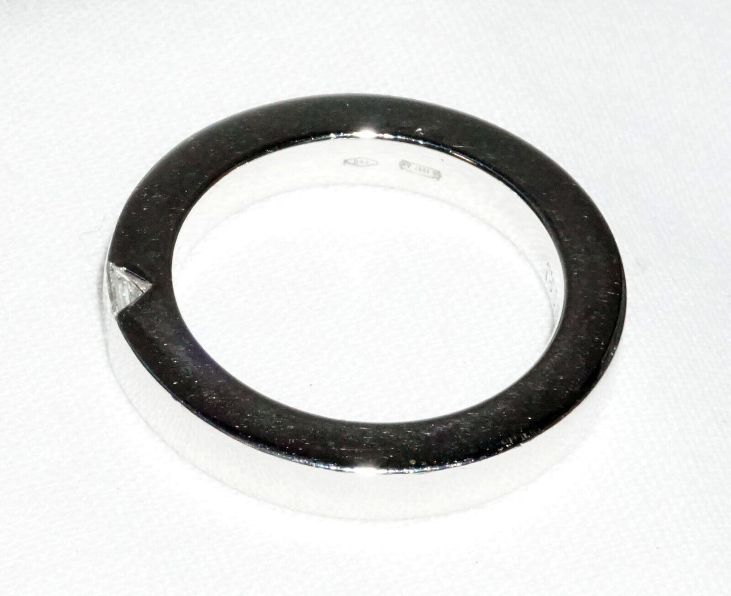 Vintage Italy 18k White Gold Ring Sz.8 w. 1x Diamond by Gucci in Box (InS)