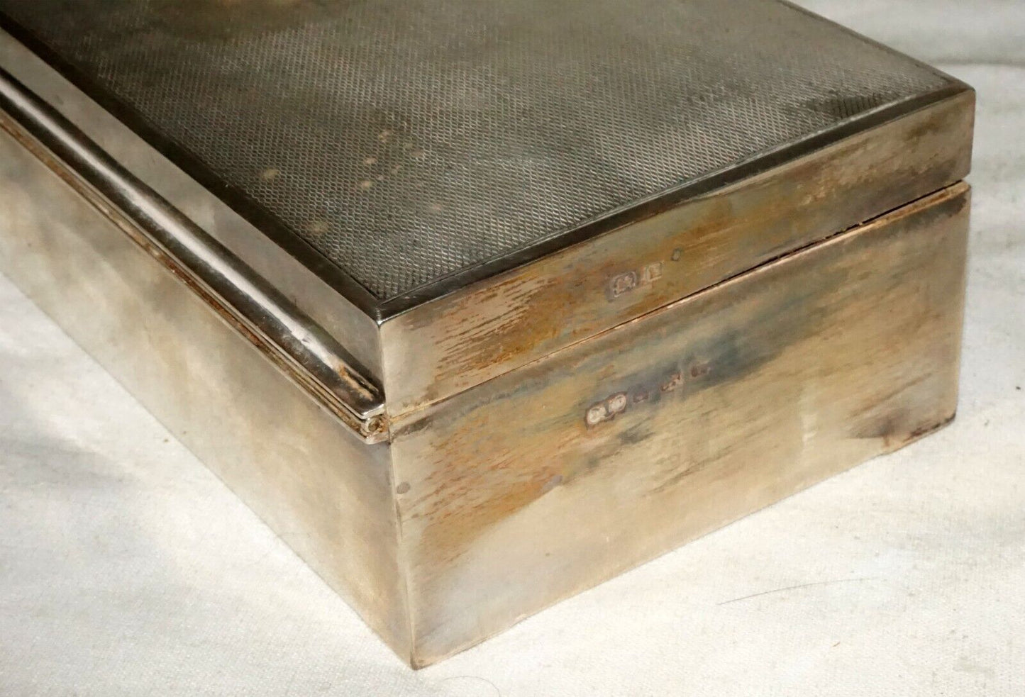 1945 English Wood-lined Sterling Silver Cigarette Box Joseph Gloster Ltd. (UVi)