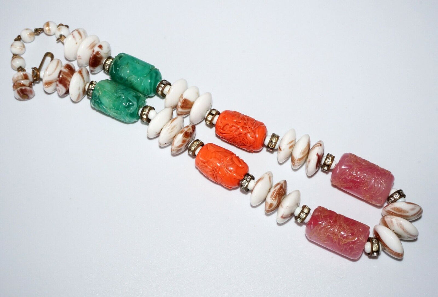 Chinese Style Dragon Motif Glass Bead Choker Necklace w. Shell Accents (Mit)