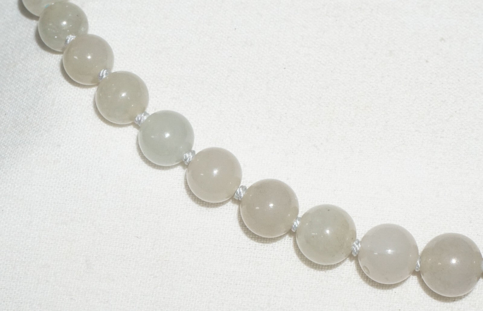 Vintage Chinese Grey Green Jadeite Jade Bead necklace w. Silver Clasp  (---)#1