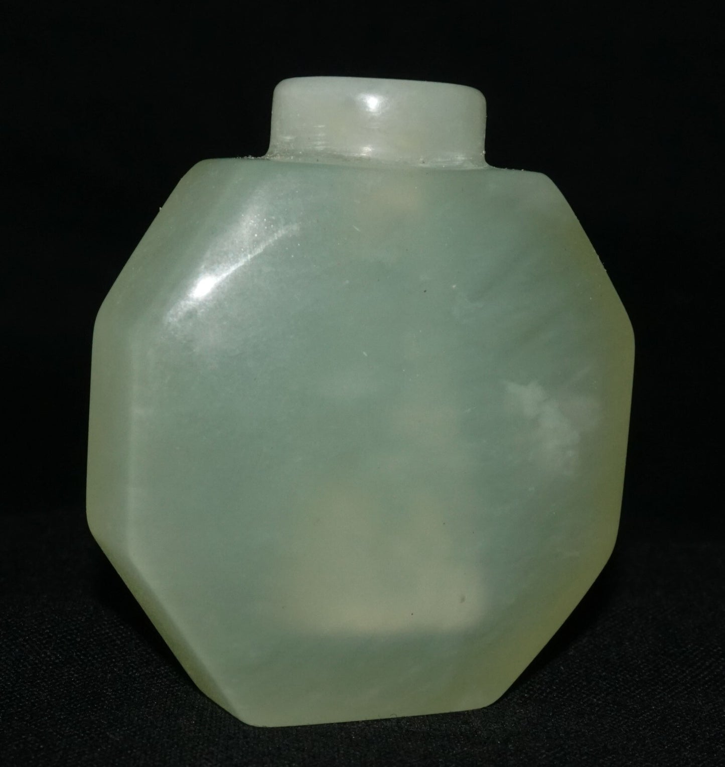 Vintage Chinese Semi Translucent Green Soapstone Carved Snuff Bottle  (LeS) G17