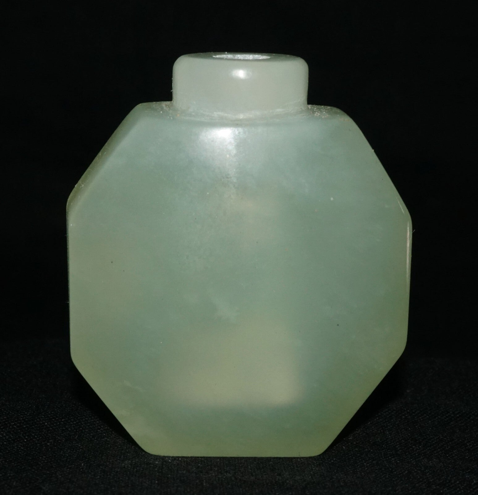 Vintage Chinese Semi Translucent Green Soapstone Carved Snuff Bottle  (LeS) G17