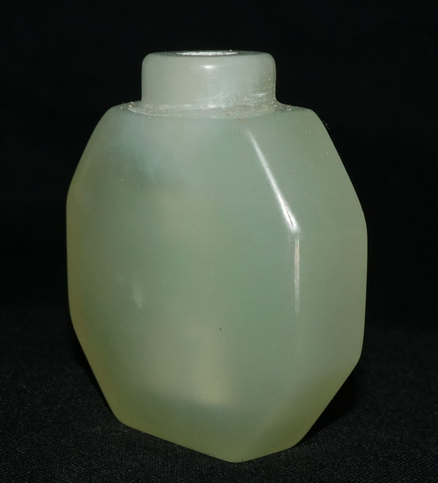 Vintage Chinese Semi Translucent Green Soapstone Carved Snuff Bottle  (LeS) G17